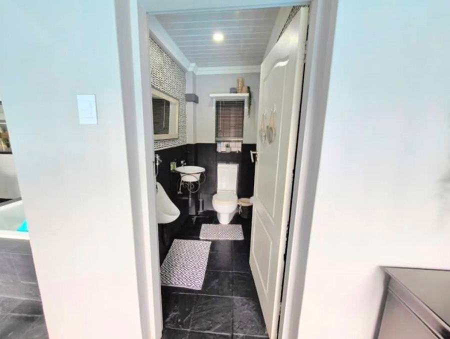 5 Bedroom Property for Sale in Annlin Gauteng