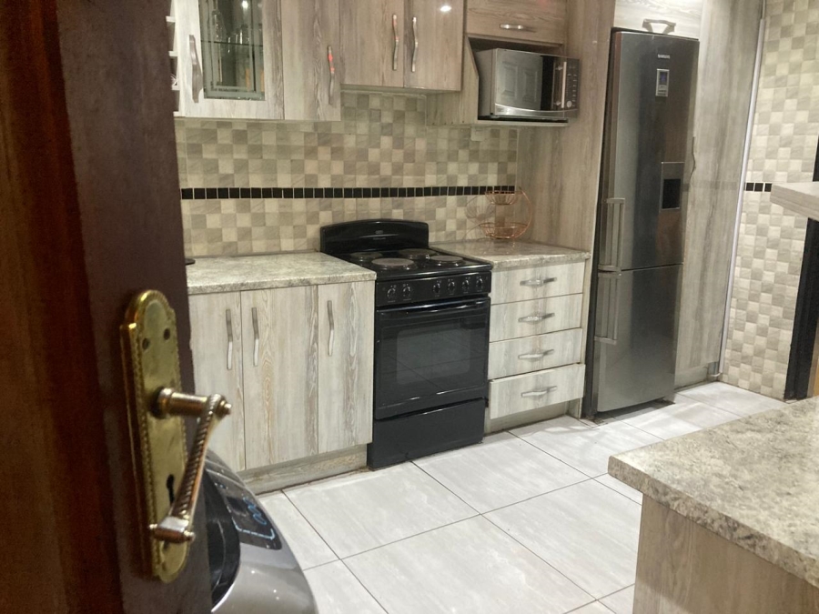 10 Bedroom Property for Sale in Mapetla Gauteng