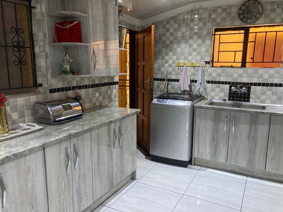 10 Bedroom Property for Sale in Mapetla Gauteng