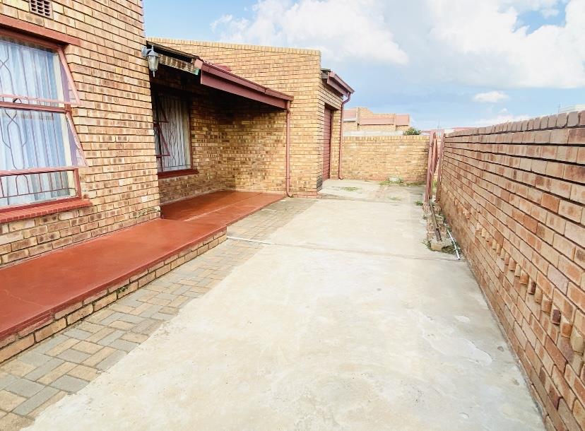 3 Bedroom Property for Sale in Tsakane Gauteng