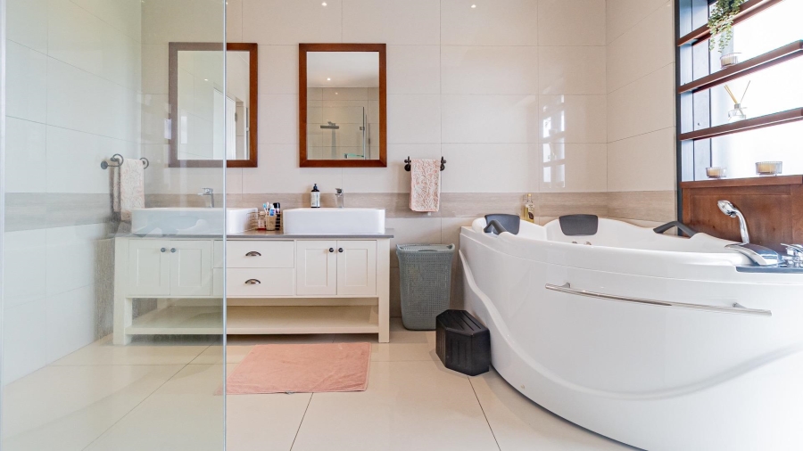 5 Bedroom Property for Sale in Blue Hills Equestrian Estate Gauteng