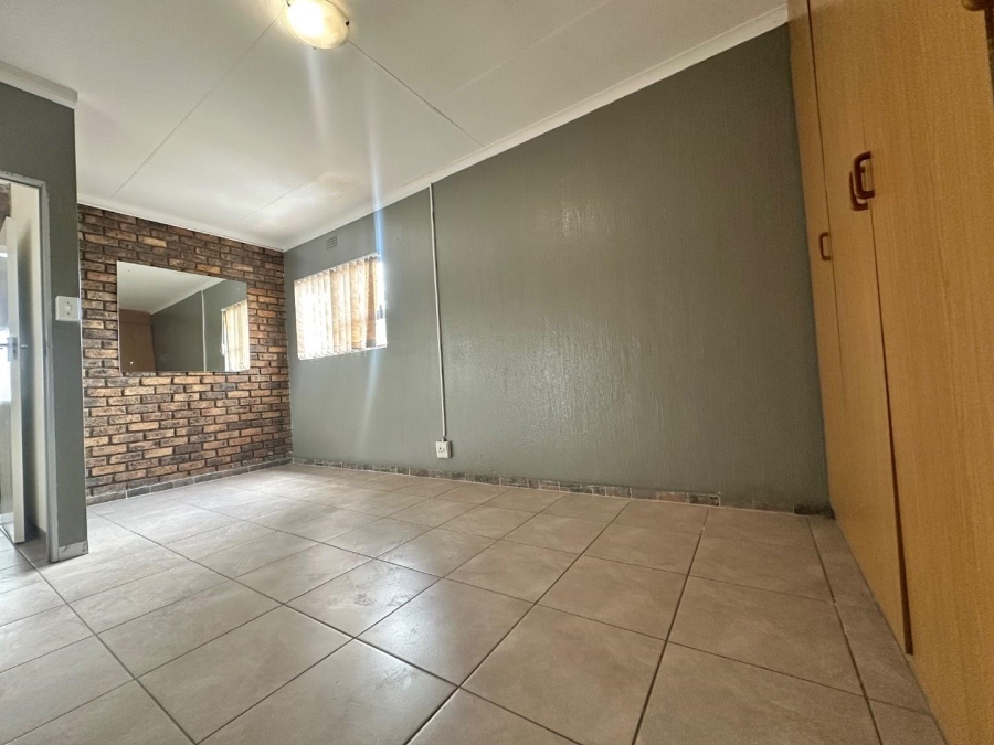 To Let 1 Bedroom Property for Rent in Sunward Park Gauteng