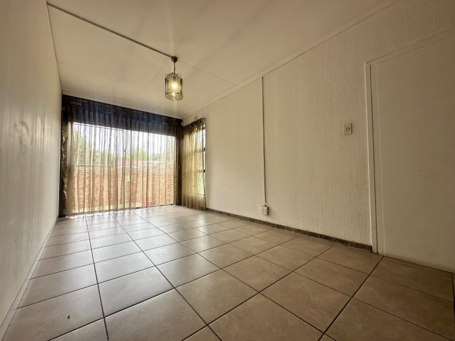 To Let 1 Bedroom Property for Rent in Sunward Park Gauteng