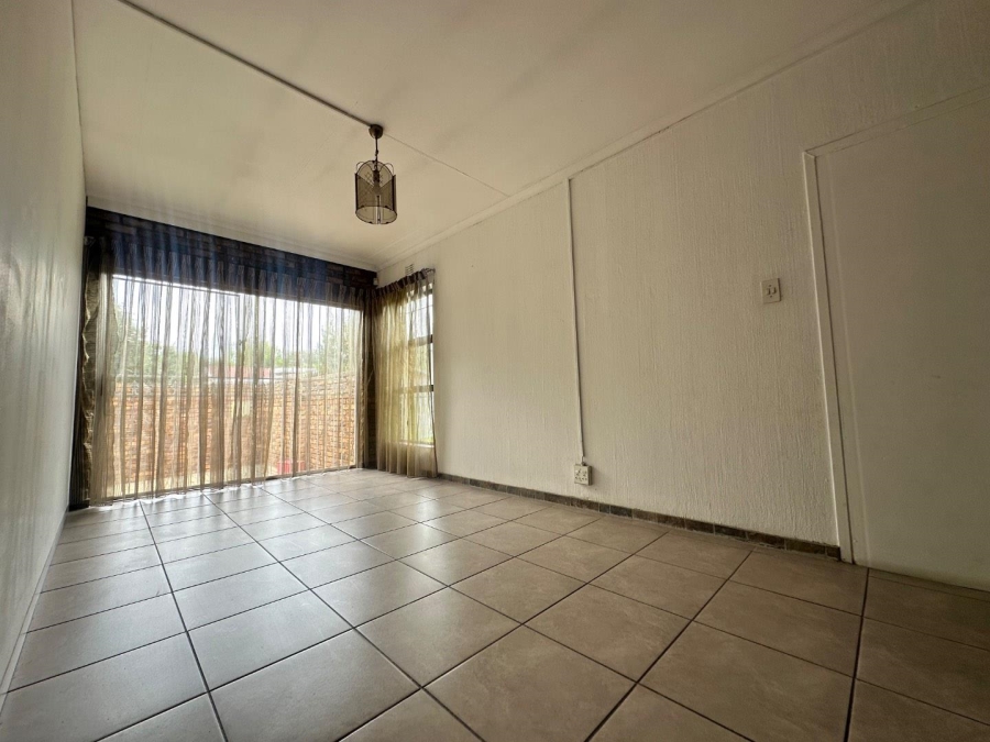 To Let 1 Bedroom Property for Rent in Sunward Park Gauteng