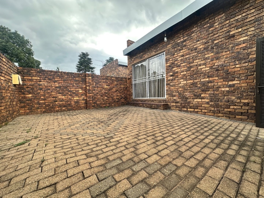To Let 1 Bedroom Property for Rent in Sunward Park Gauteng