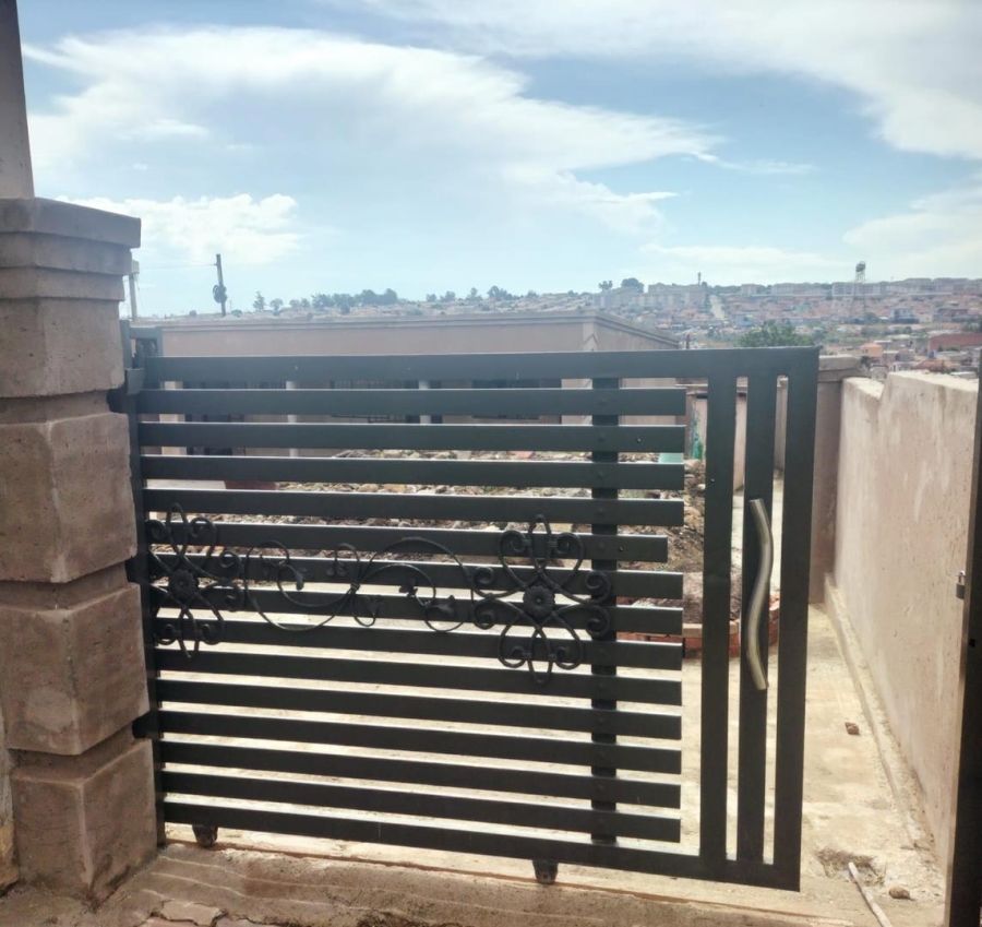 2 Bedroom Property for Sale in Tembisa Gauteng