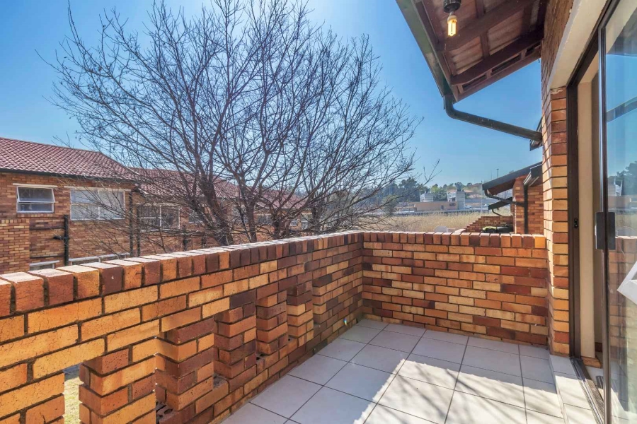 2 Bedroom Property for Sale in Buccleuch Gauteng