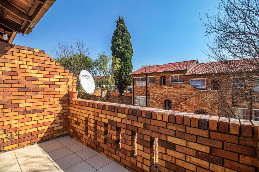 2 Bedroom Property for Sale in Buccleuch Gauteng