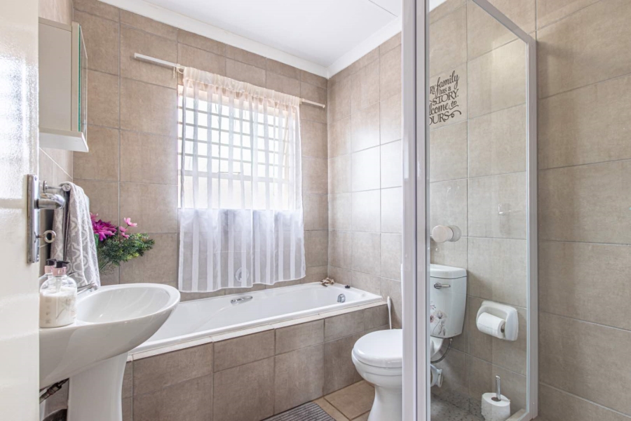 To Let 3 Bedroom Property for Rent in Wilgeheuwel Gauteng