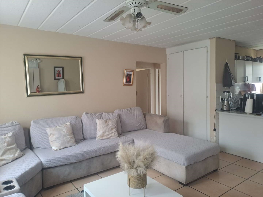 2 Bedroom Property for Sale in Die Hoewes Gauteng