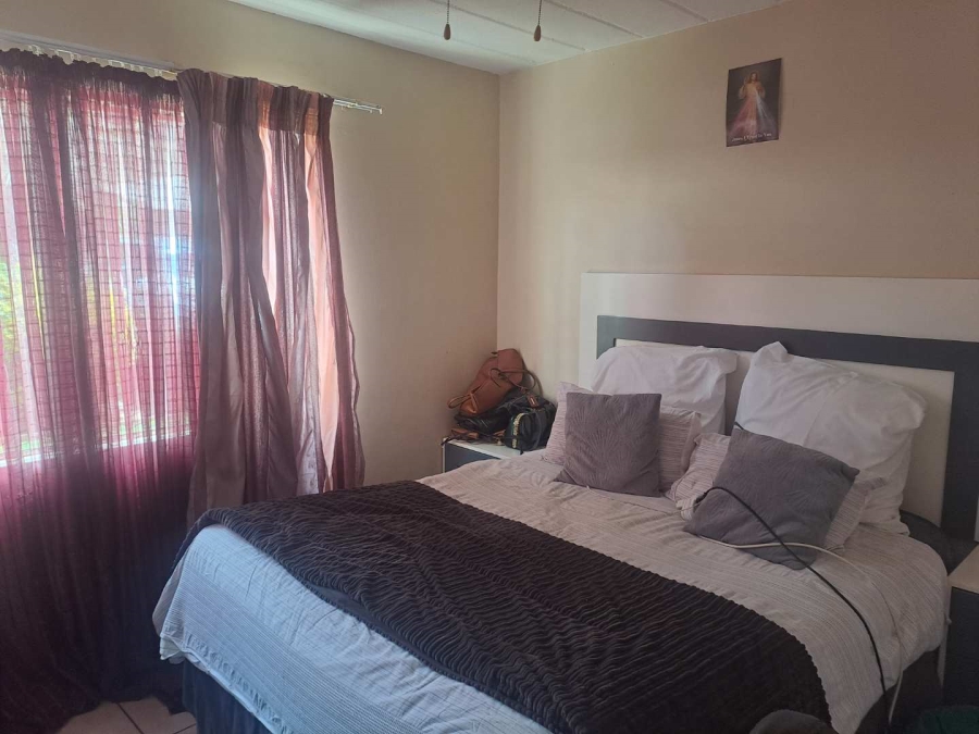 2 Bedroom Property for Sale in Die Hoewes Gauteng