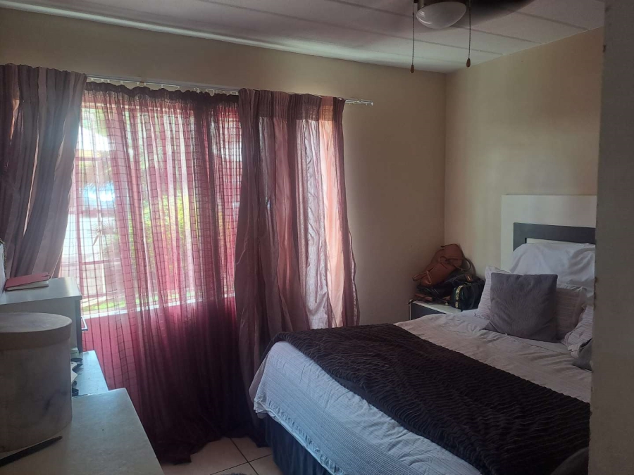 2 Bedroom Property for Sale in Die Hoewes Gauteng