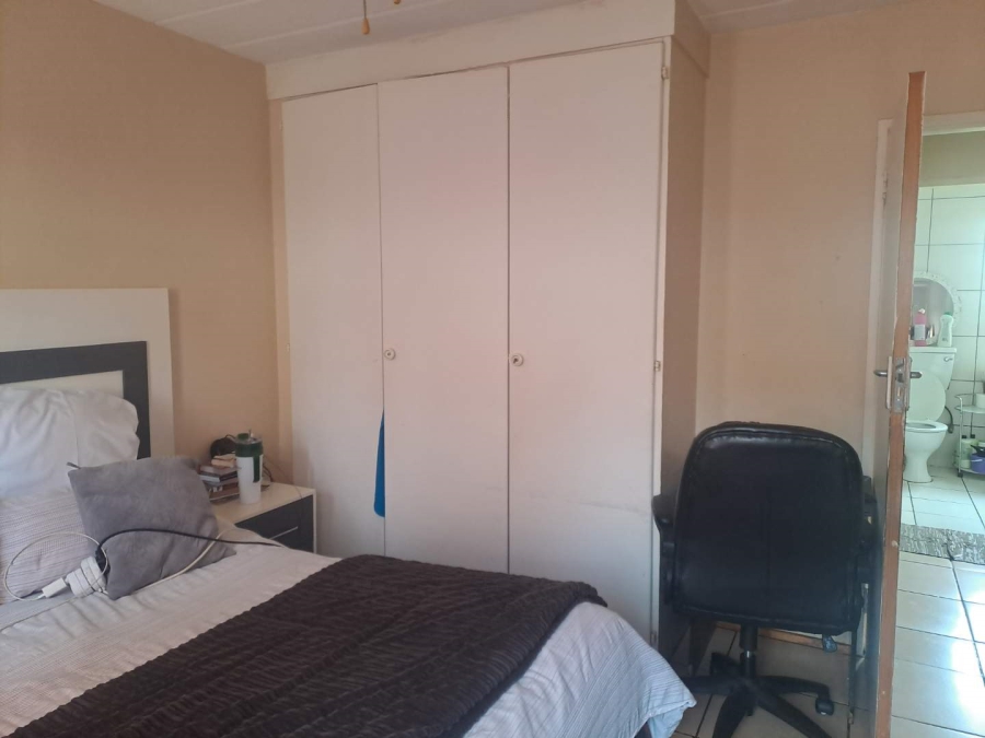 2 Bedroom Property for Sale in Die Hoewes Gauteng