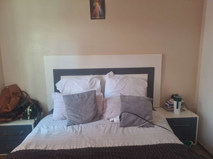 2 Bedroom Property for Sale in Die Hoewes Gauteng