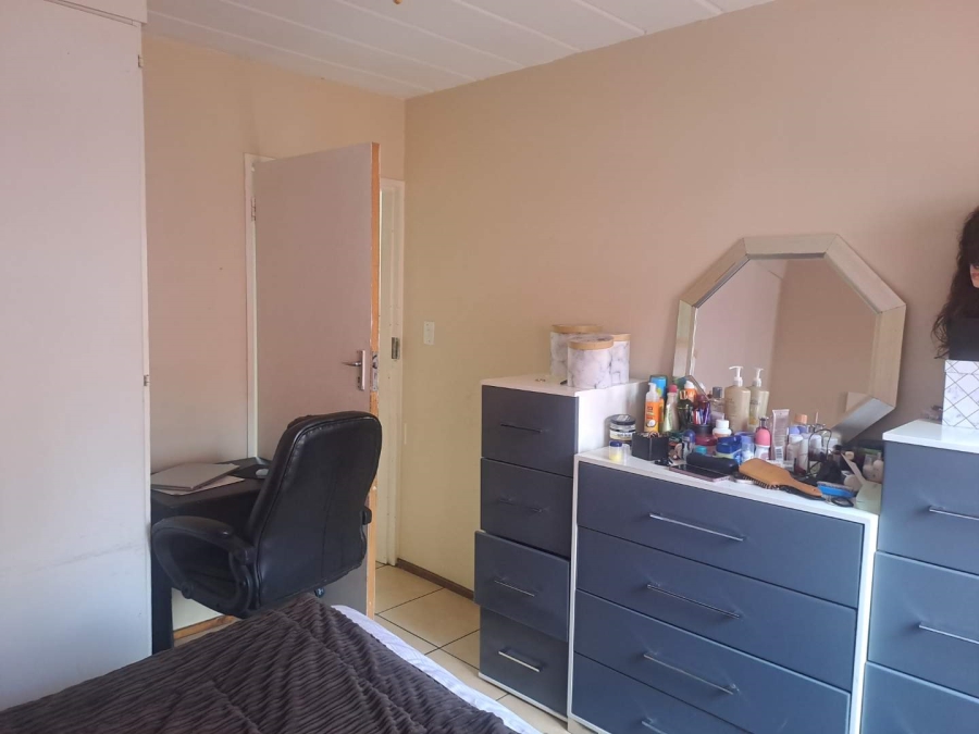 2 Bedroom Property for Sale in Die Hoewes Gauteng