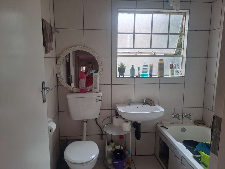 2 Bedroom Property for Sale in Die Hoewes Gauteng