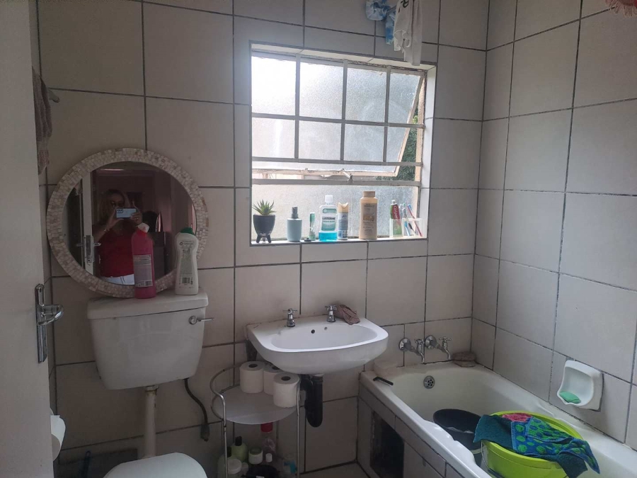 2 Bedroom Property for Sale in Die Hoewes Gauteng