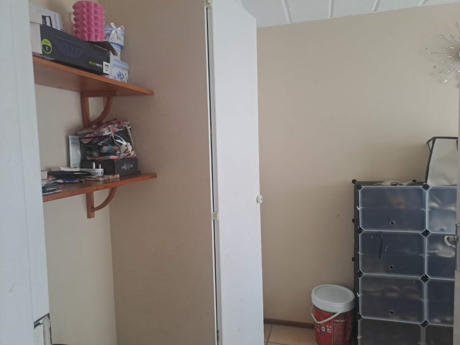 2 Bedroom Property for Sale in Die Hoewes Gauteng