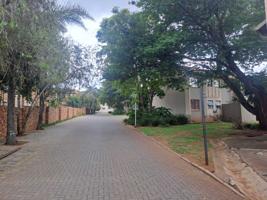 2 Bedroom Property for Sale in Die Hoewes Gauteng