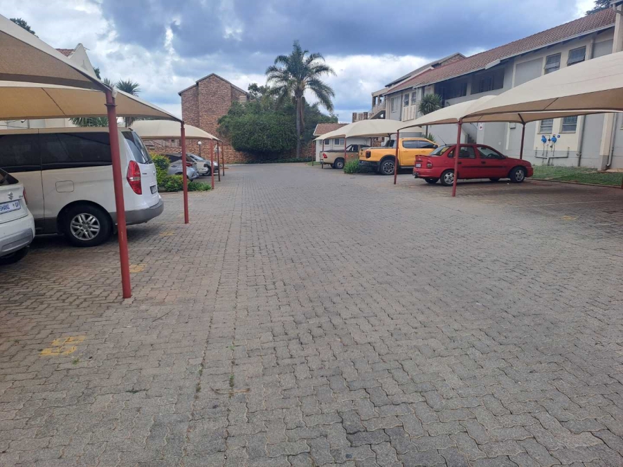 2 Bedroom Property for Sale in Die Hoewes Gauteng