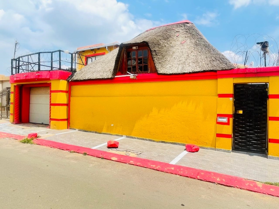8 Bedroom Property for Sale in Mapetla Gauteng