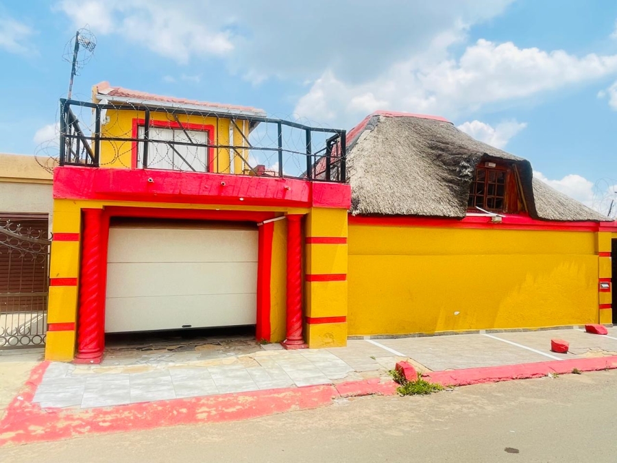 8 Bedroom Property for Sale in Mapetla Gauteng