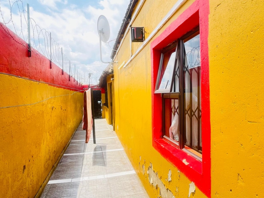 8 Bedroom Property for Sale in Mapetla Gauteng