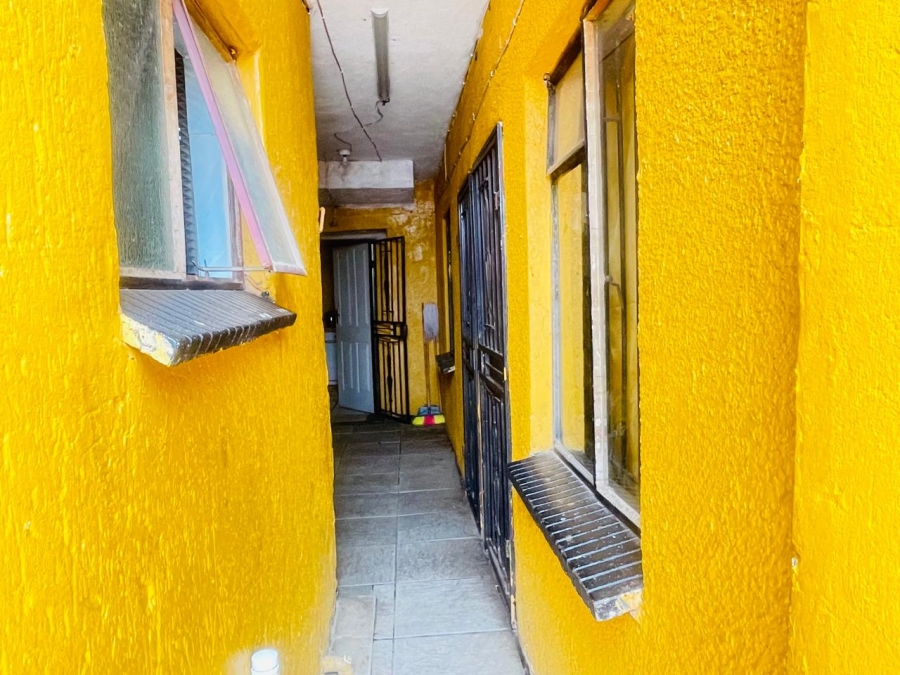 8 Bedroom Property for Sale in Mapetla Gauteng