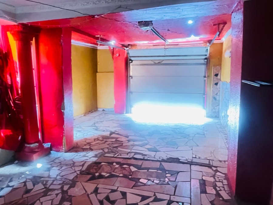 8 Bedroom Property for Sale in Mapetla Gauteng