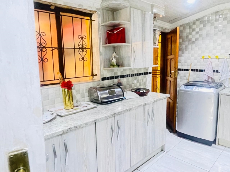 8 Bedroom Property for Sale in Mapetla Gauteng