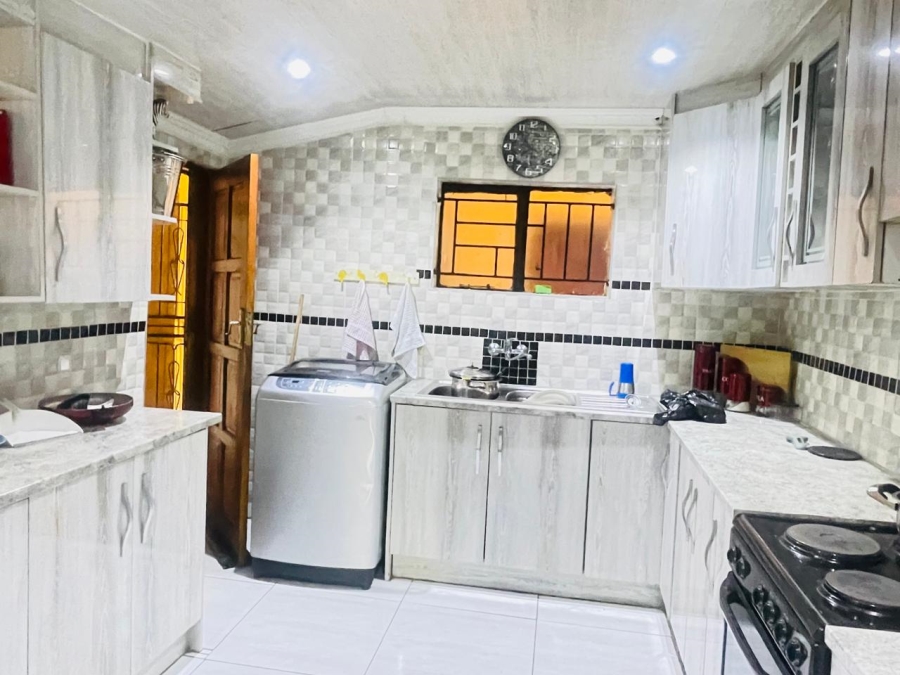 8 Bedroom Property for Sale in Mapetla Gauteng