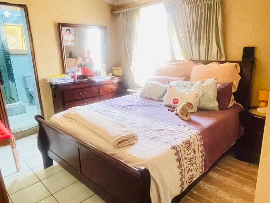 8 Bedroom Property for Sale in Mapetla Gauteng