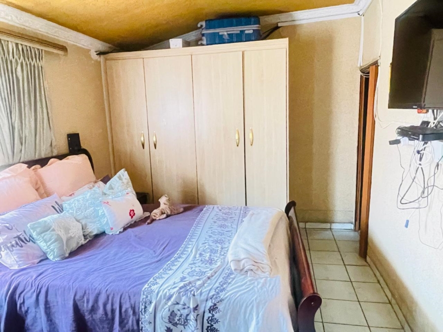 8 Bedroom Property for Sale in Mapetla Gauteng