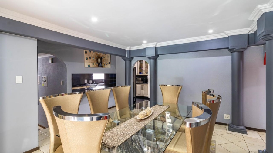 5 Bedroom Property for Sale in Glenvista Gauteng