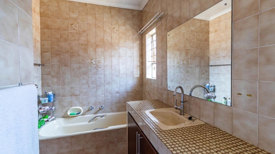 5 Bedroom Property for Sale in Glenvista Gauteng