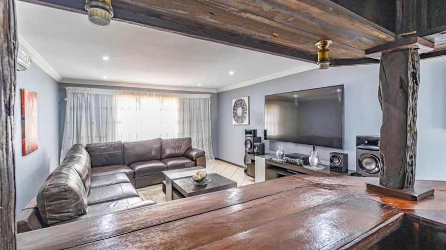 5 Bedroom Property for Sale in Glenvista Gauteng