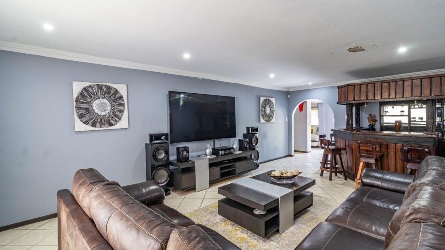 5 Bedroom Property for Sale in Glenvista Gauteng