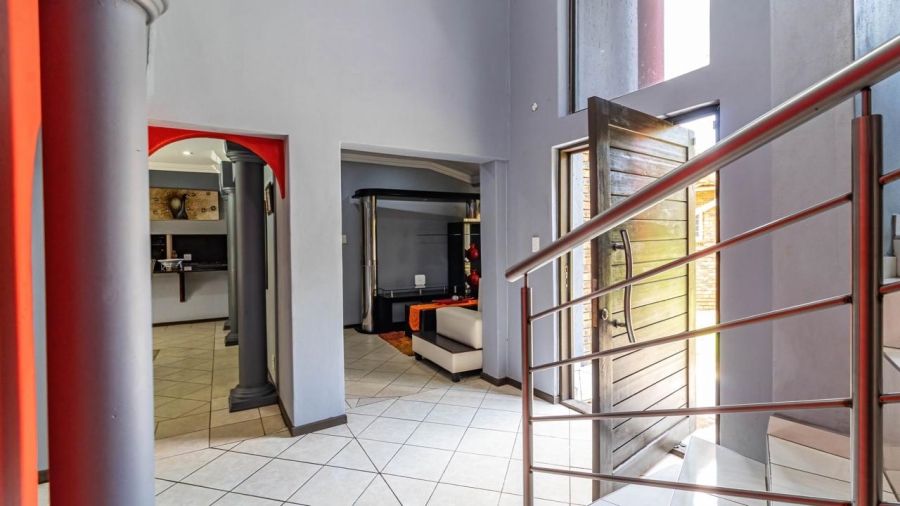 5 Bedroom Property for Sale in Glenvista Gauteng