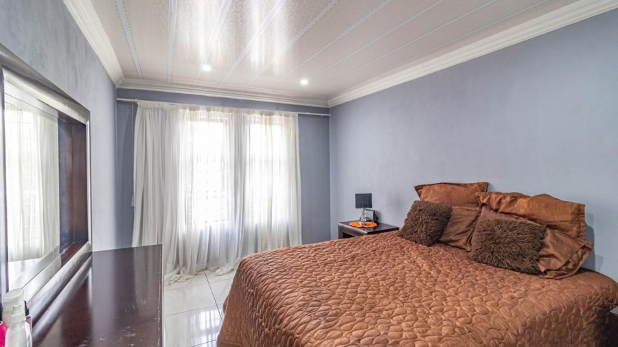 5 Bedroom Property for Sale in Glenvista Gauteng