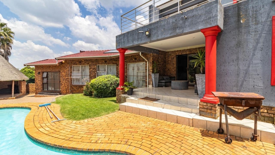 5 Bedroom Property for Sale in Glenvista Gauteng