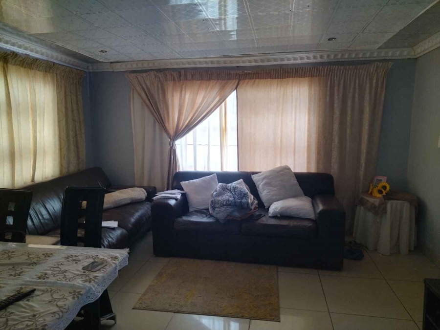 2 Bedroom Property for Sale in Winterveldt Gauteng
