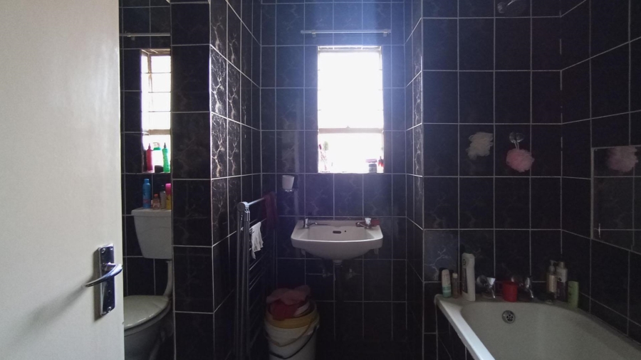 3 Bedroom Property for Sale in Die Hoewes Gauteng