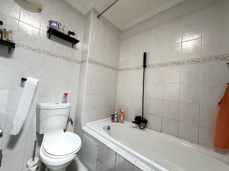 2 Bedroom Property for Sale in Rembrandt Park Gauteng