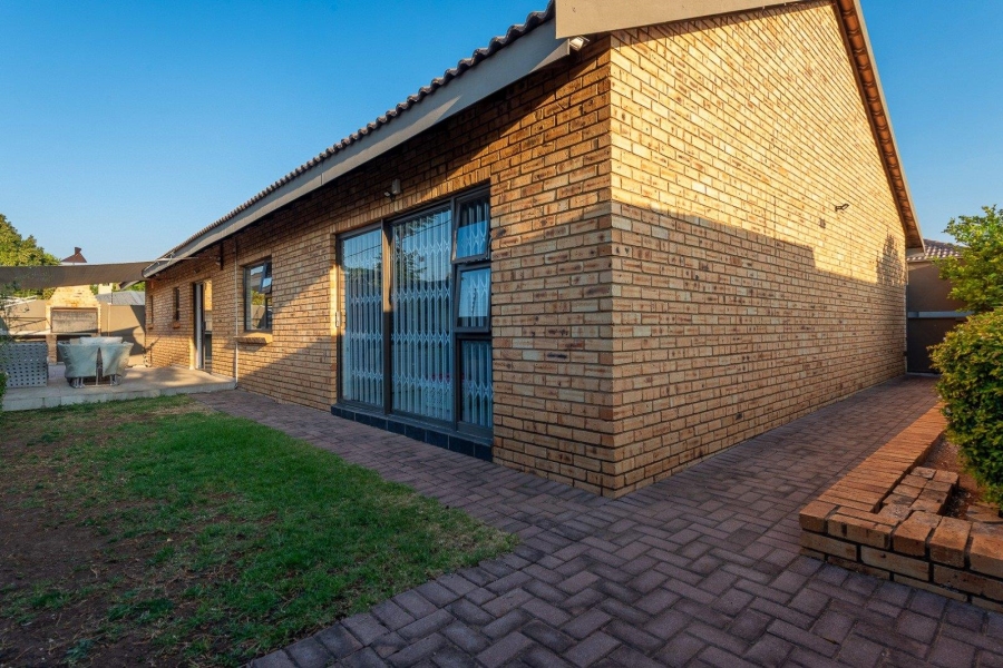 3 Bedroom Property for Sale in Raceview Gauteng