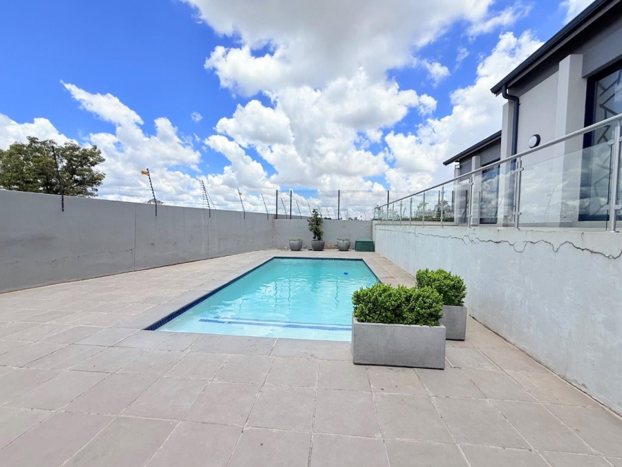 2 Bedroom Property for Sale in Midridge Park Gauteng