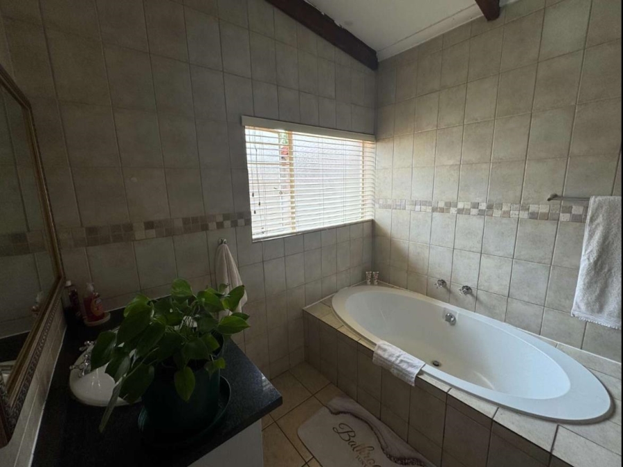 4 Bedroom Property for Sale in Verwoerdpark Gauteng