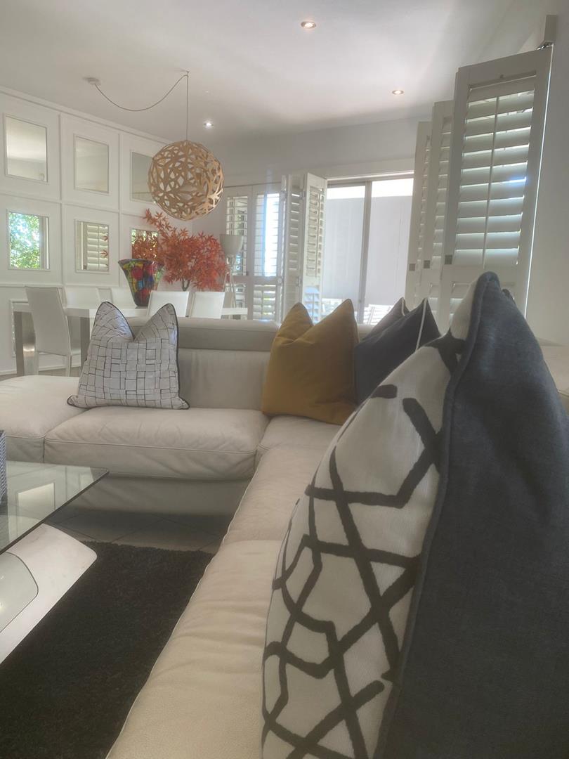 To Let 2 Bedroom Property for Rent in Sandhurst Gauteng