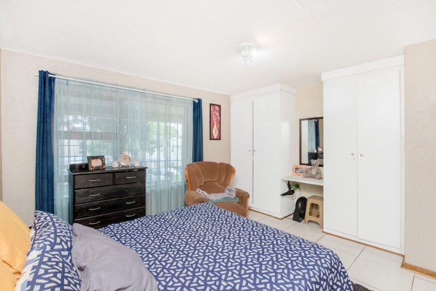 2 Bedroom Property for Sale in Weltevreden Park Gauteng