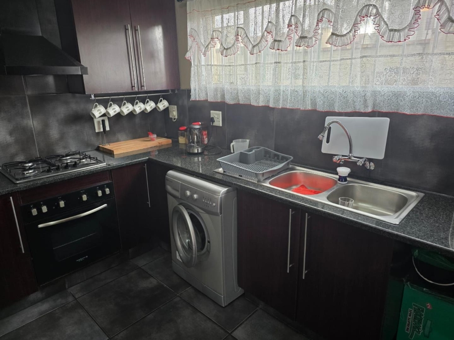 To Let 2 Bedroom Property for Rent in Van Riebeeck Park Gauteng