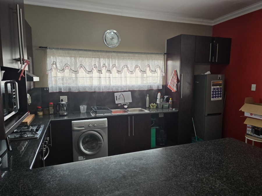 To Let 2 Bedroom Property for Rent in Van Riebeeck Park Gauteng